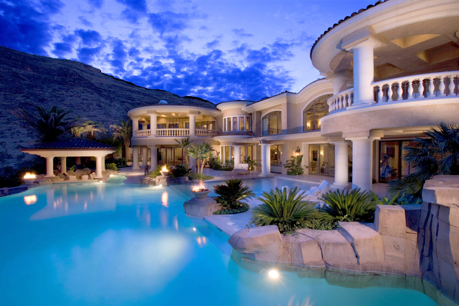 Paraíso Residencial en la Montaña con Lujo Exquisito